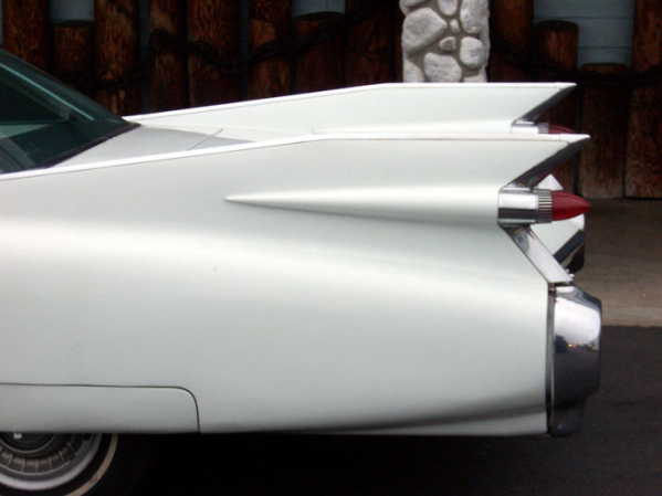 1959_Cadillac_fins.jpg